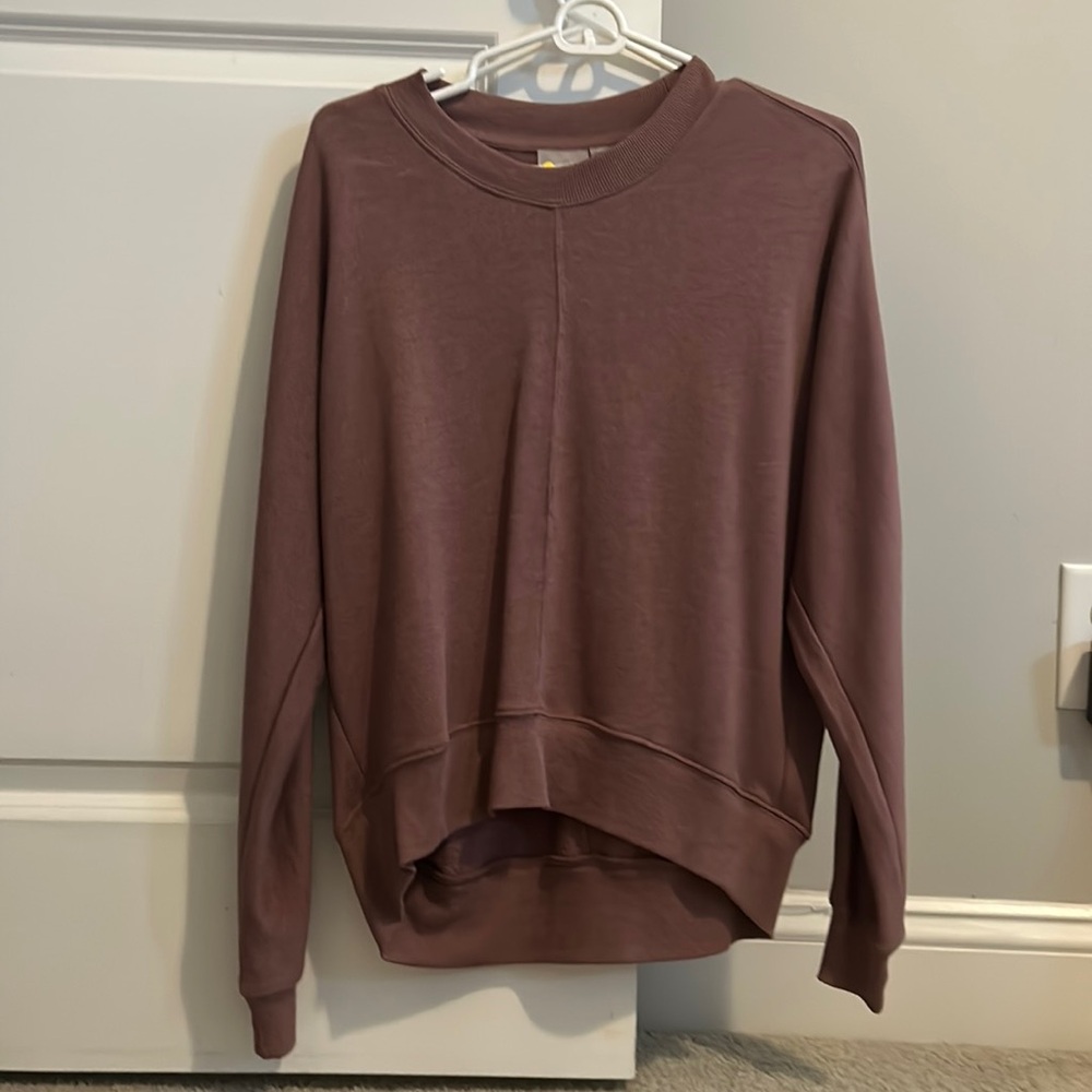 sweater/ sweatshirt, comfy
